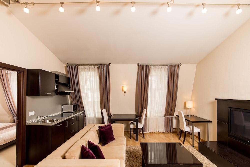 Aparthotel Senator Victory Square 4*