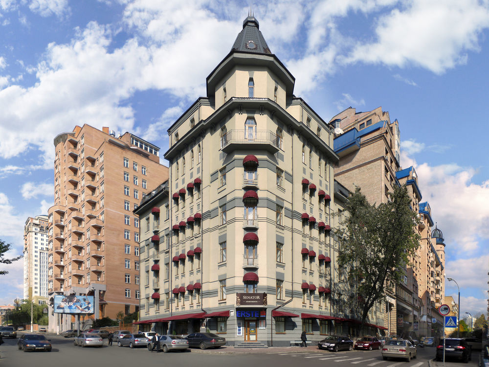 Aparthotel Senator Victory Square